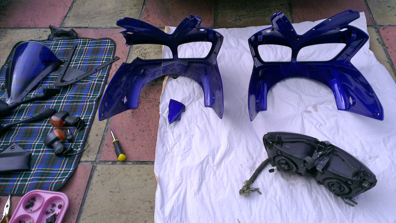 [Image: FZS600-Swapping-Fairing-II.jpg]