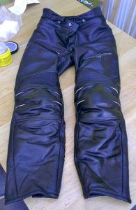 Applying URAD Mr JoJo Leather Conditioning Wax-2