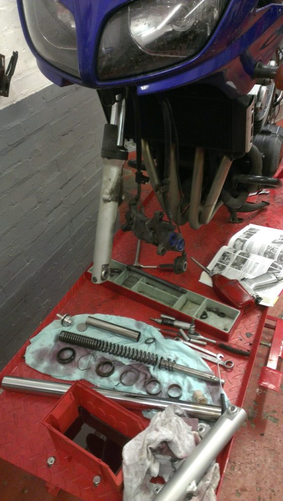 Servicing Forks on Fazer