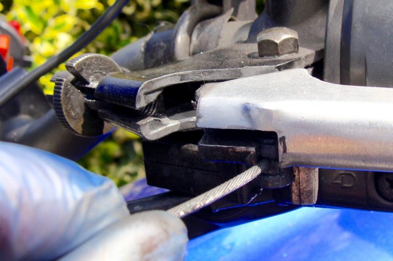 Replacing Clutch Cable on Yamaha Fazer FZS600 Beginner Biker Adventures