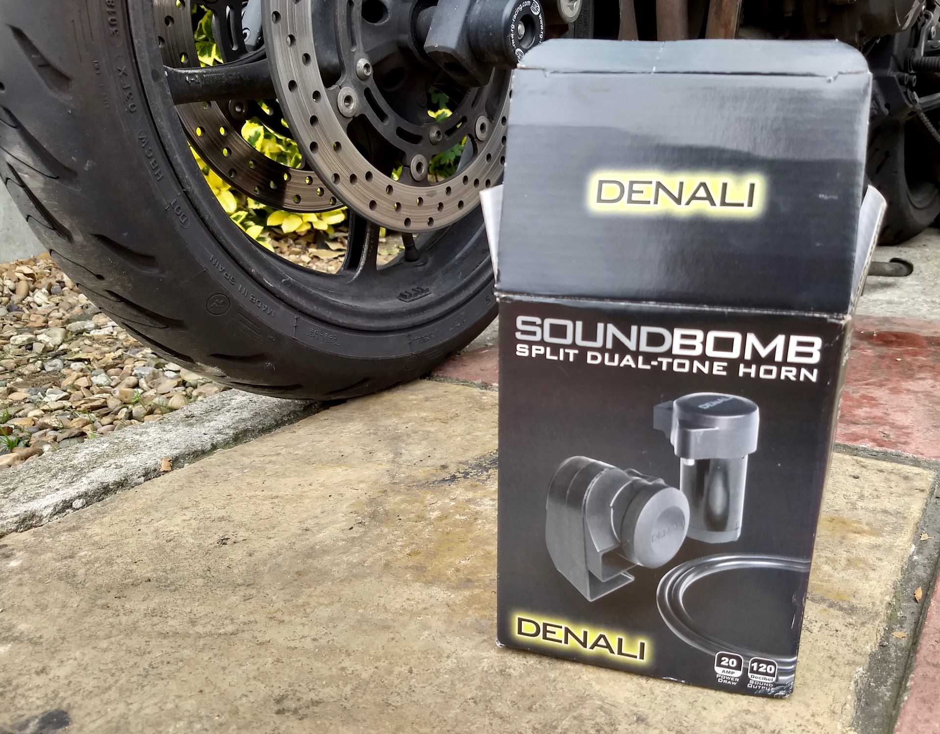 Denali SoundBomb Split Air Horn Review and Install on Yamaha Fazer FZ6