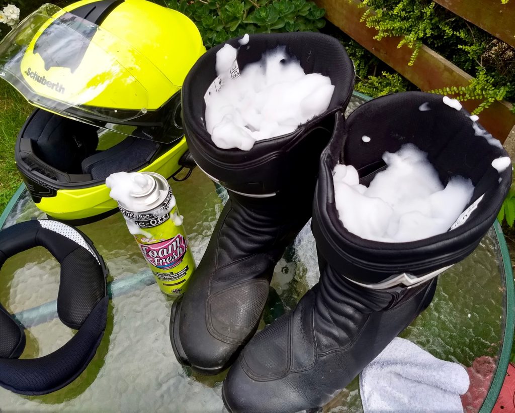 Fill ya boots! Muc-Off Motorbike Helmet Cleaning Kit