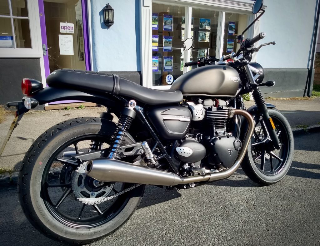 Test riding the 2020 Triumph Street Twin